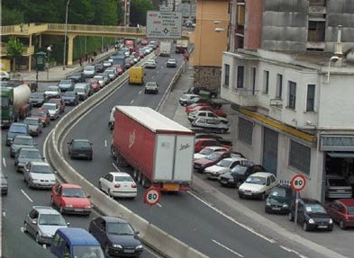 TRAFICO DENSO  IMAGENES FOTOS